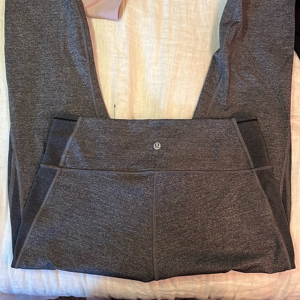 Lululemon Wunder Under 28” Leggings - Size 12 - Like new